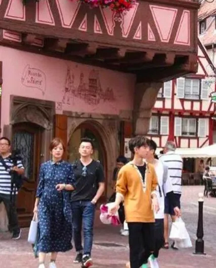 赵薇王俊凯逛菜场