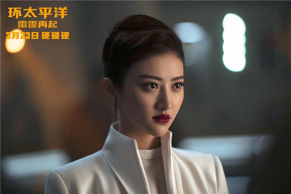 景甜《环太平洋2》明日上映 霸气冷艳气场两米八