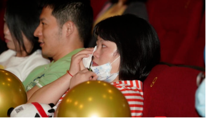 致敬中國醫師電影《信念一生》熱映全國各地掀起主題觀影熱潮