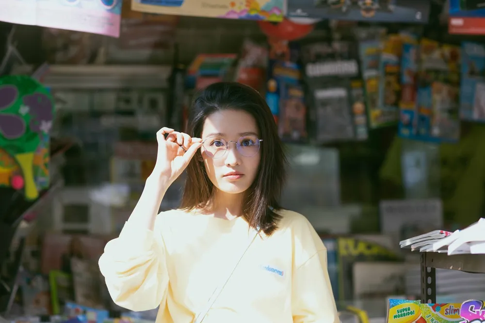 李沁秋日写真笑容明媚 (2).jpg