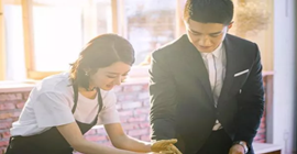 他曾4次与赵丽颖搭戏未能走红,如今出演“地主家的傻儿子”大火