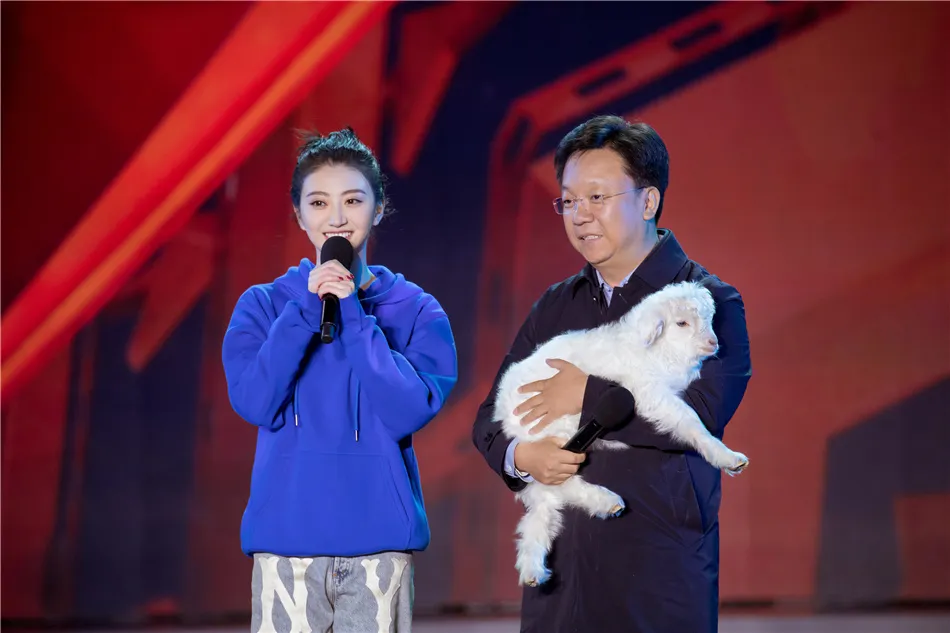 Jing Tian responds to anti-poverty campaign 2. JPG