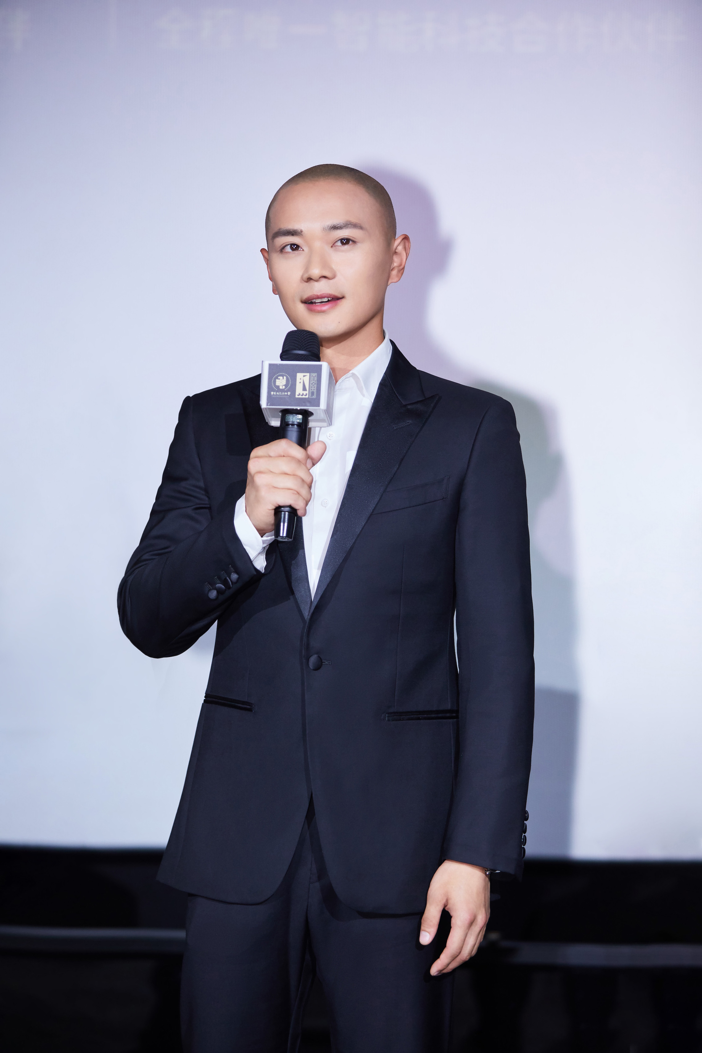 曹骏出席《幸福的滋味》首映礼 入选金鸡百花弘扬奋斗之美