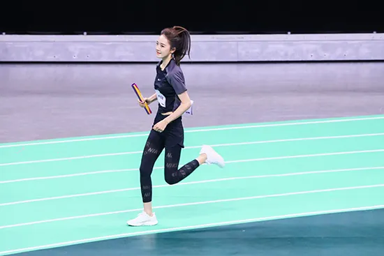 不少粉丝在看到 Lu Yang foreign 比赛现场的照片之后，纷纷在其微博下留言“小姐姐跑步的样子也好美”.jpg