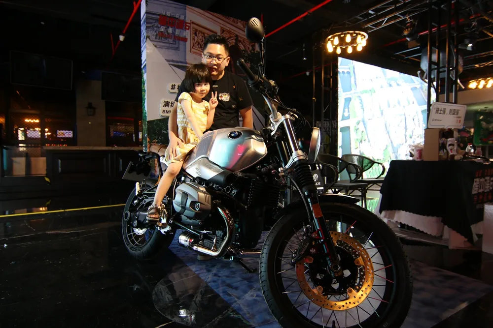 Father and daughter: total collapse