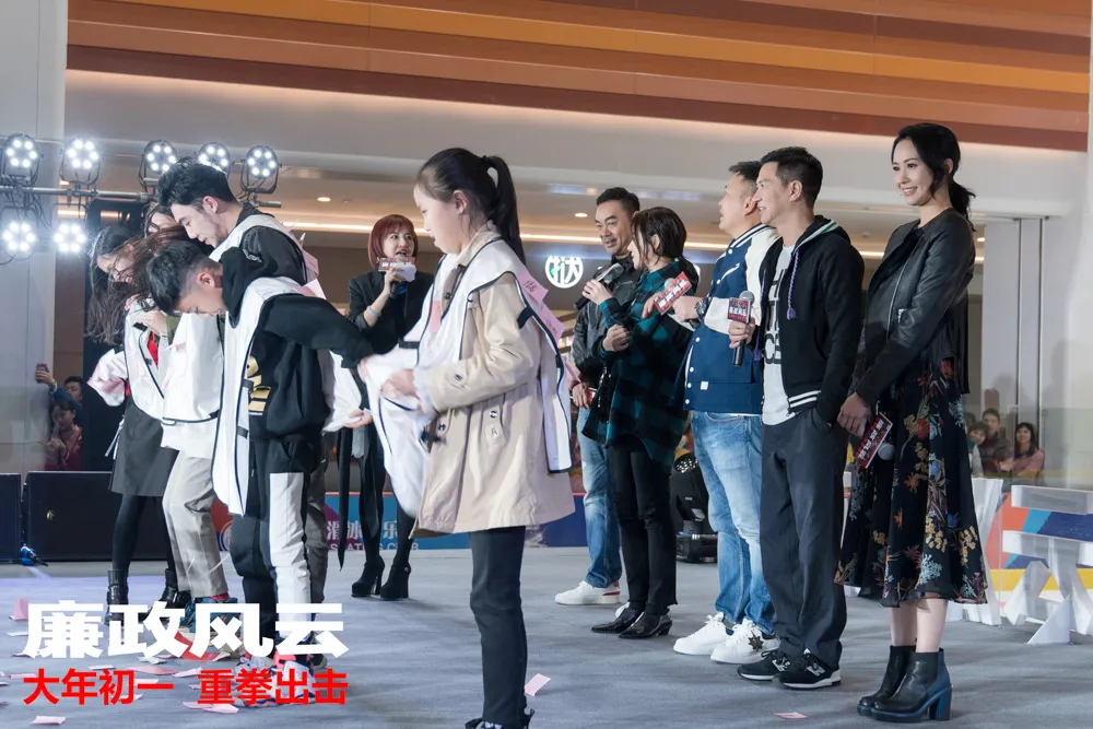 “反腐新姿勢”風靡全國.jpg “反腐新姿勢”風靡全國.jpg