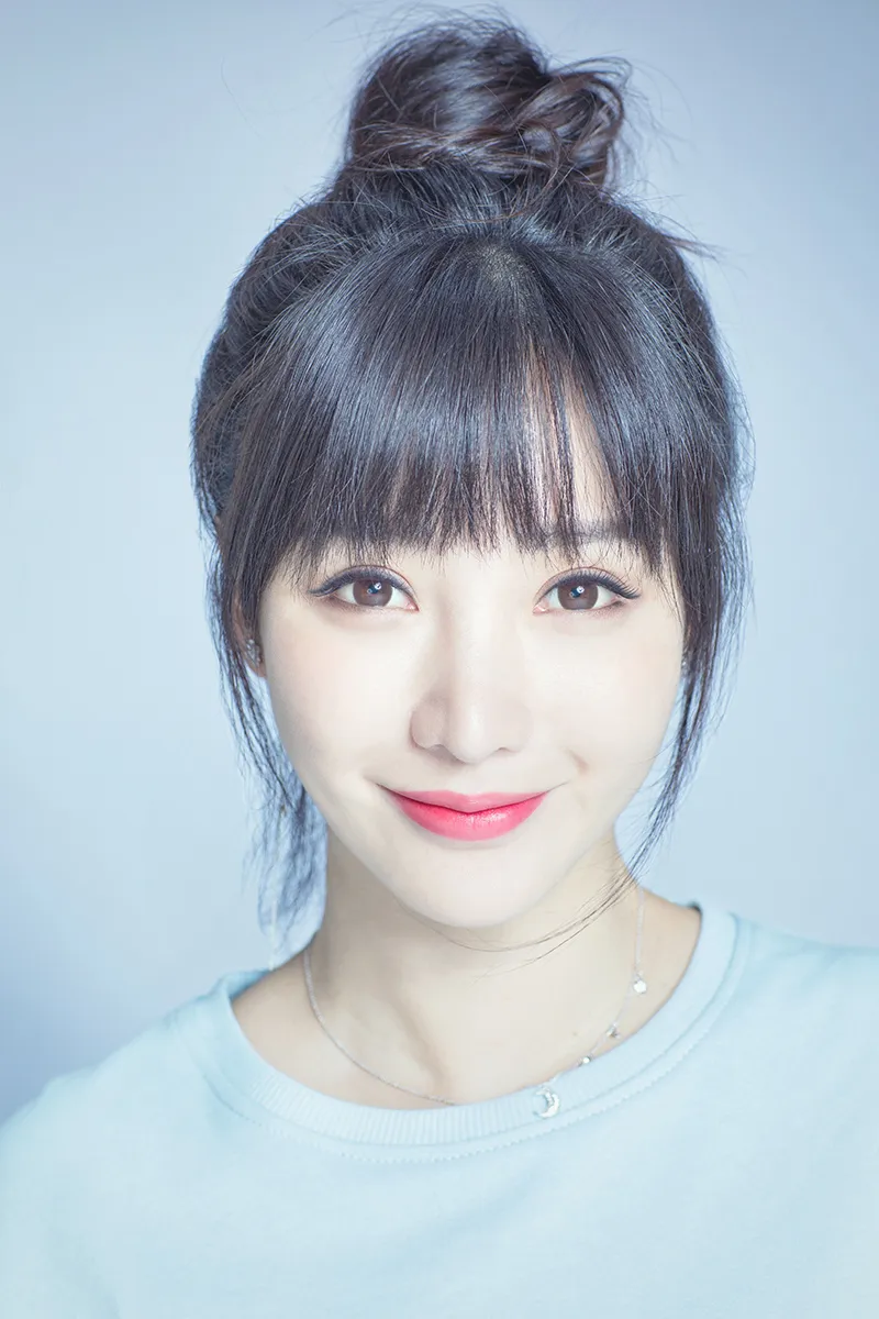  Liu Yan (actress) 柳眉星眼笑容甜美.jpg