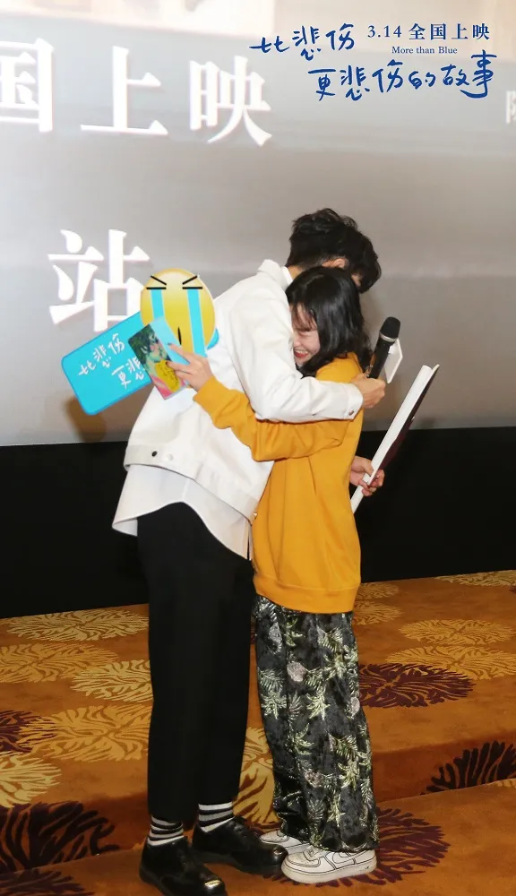 男主 Jasper Liu 送上爱的抱抱.jpg