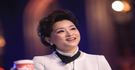 曾因“偷吃”被骂没素质 成央视主持大放异彩 今嫁豪门被宠成公主