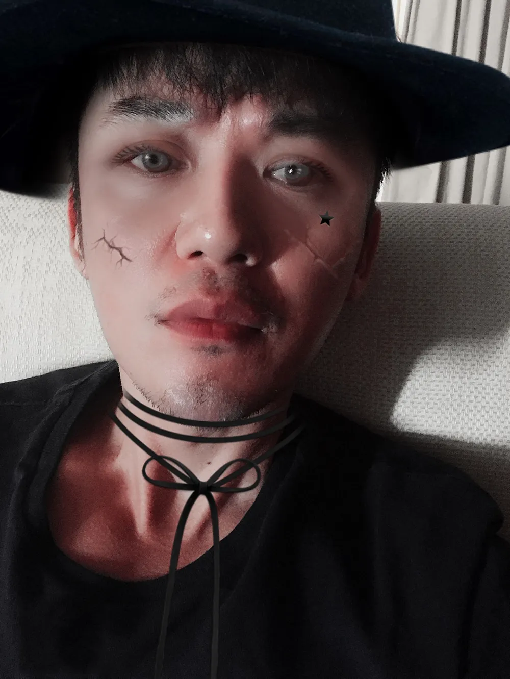 Fangsheng Lu poses for a selfie on Halloween: another 'treasure uncle'. JPG