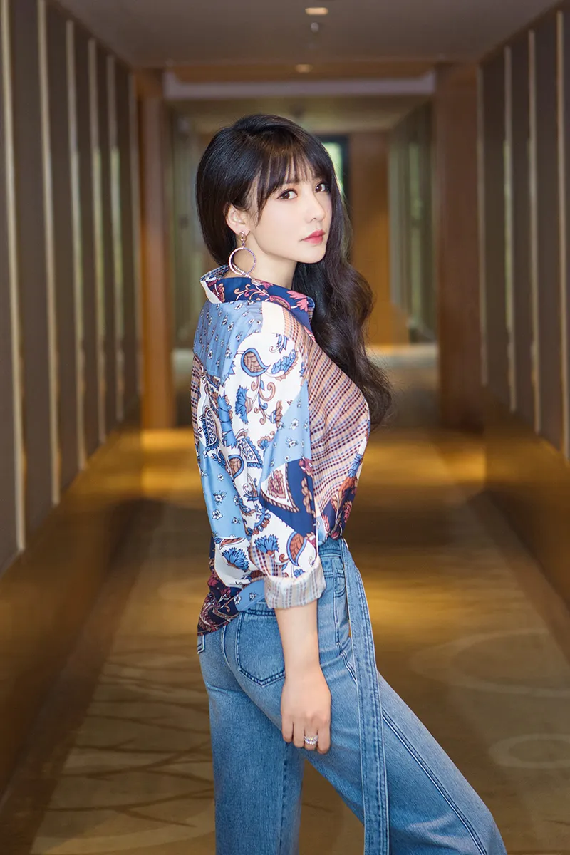  Liu Yan (actress) 长发披肩气质高级优雅1.JPG