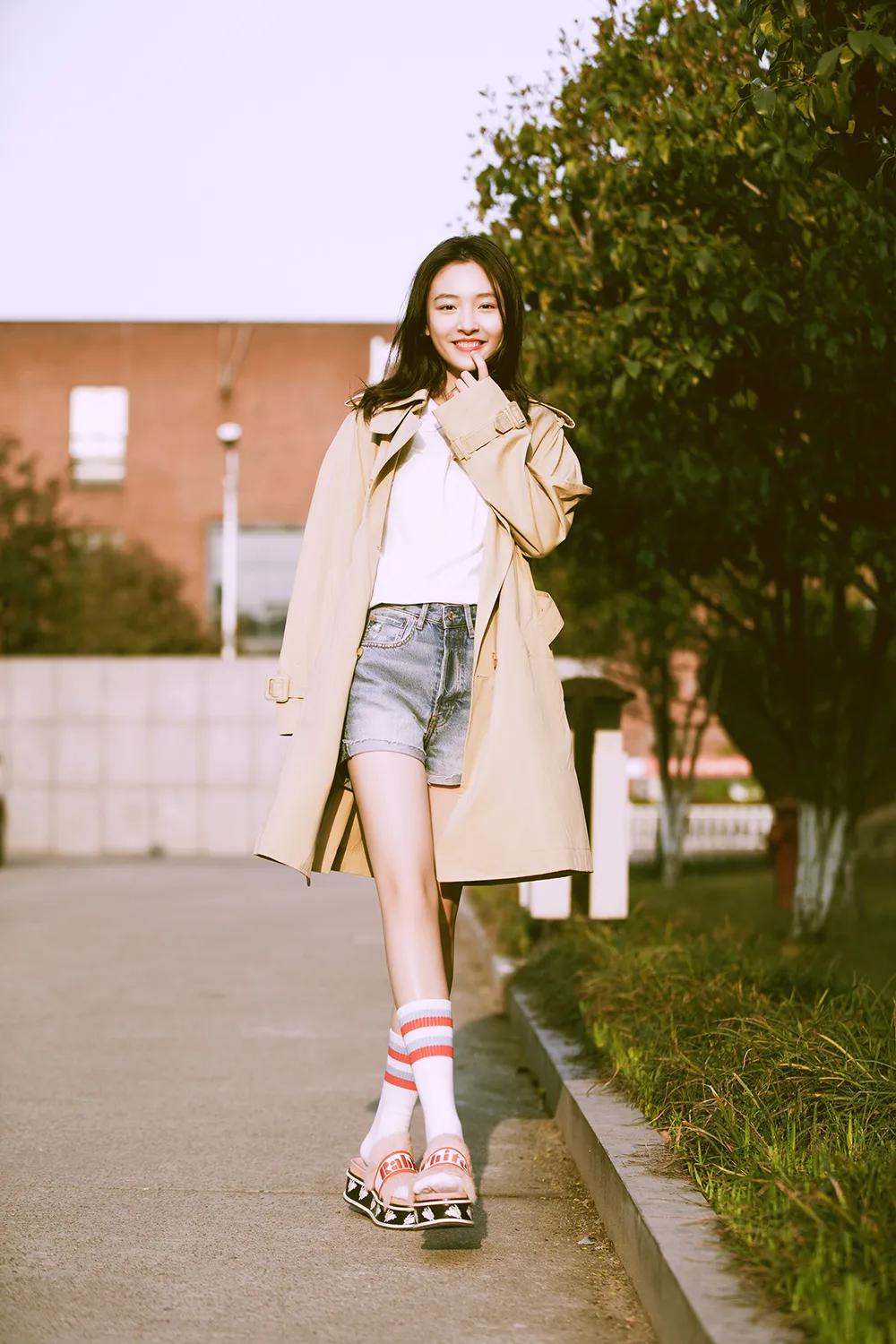 Wu Qian (actress-actress) autumn photo. JPG