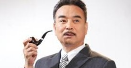 31岁开始演中老年人 为照顾女儿甘愿单身10年 今女儿长相甜美孝顺