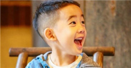 怪不得jasper能成功将陈小春变形 光看一年13万的学费就明白了！