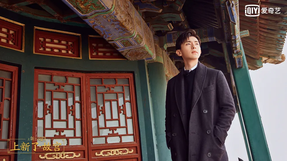 Deng Lun travels to changyin pavilion to unveil the Palace Museum's 