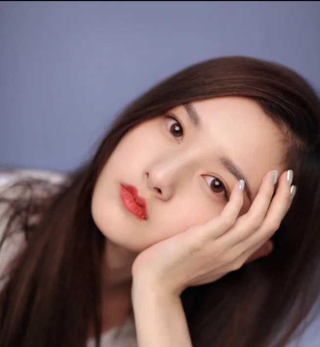 宋祖儿分享美妆“小心机”  发量惊人惹网友羡慕.jpg