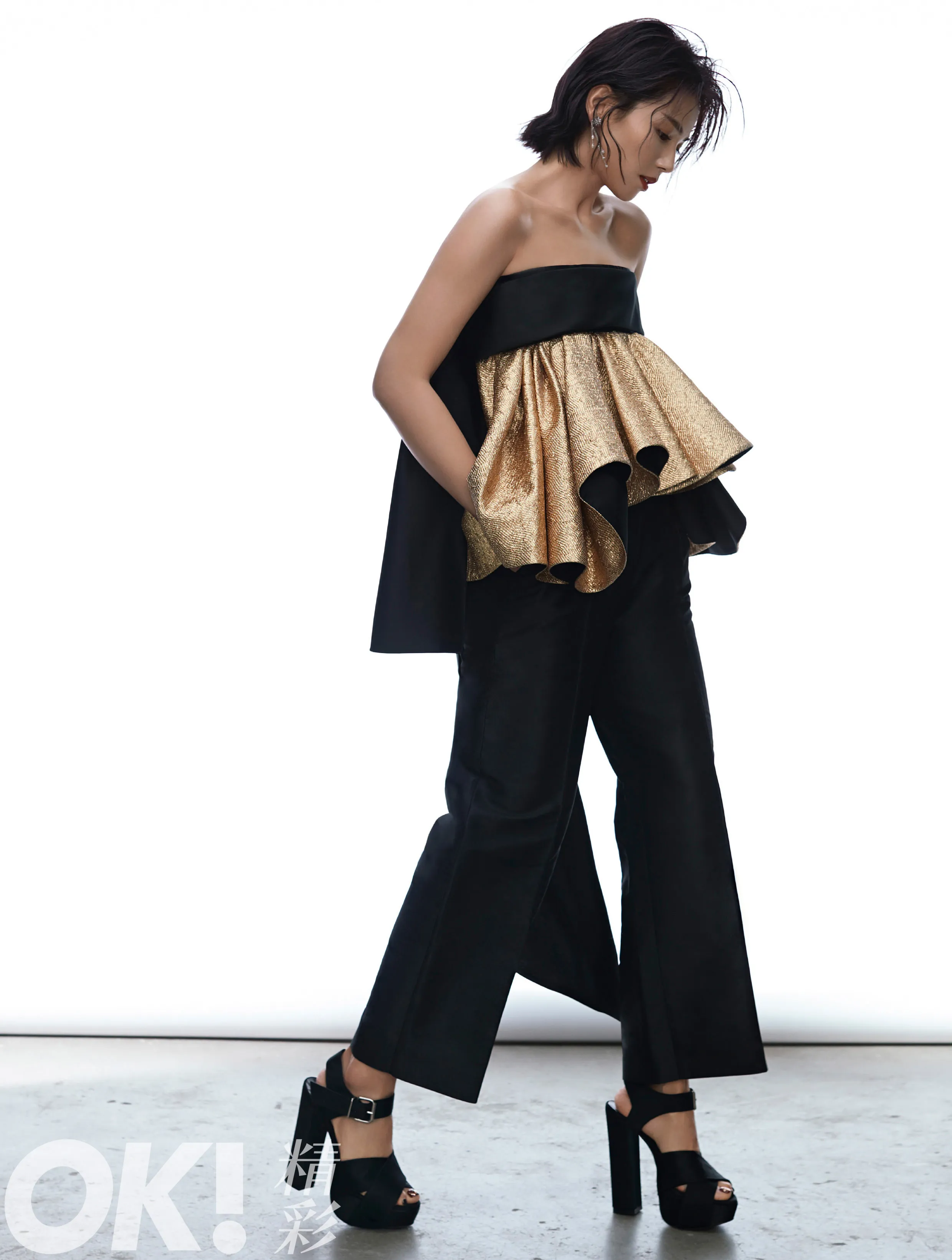 黑色与金色碰撞 视觉张力满分.jpeg