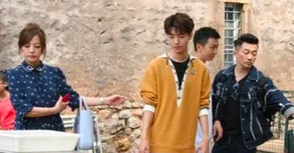 赵薇王俊凯逛菜场