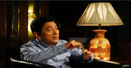 曾是央视当家主持 成名后娶小13岁娇妻 抛弃相伴16年的瘫痪妻子？