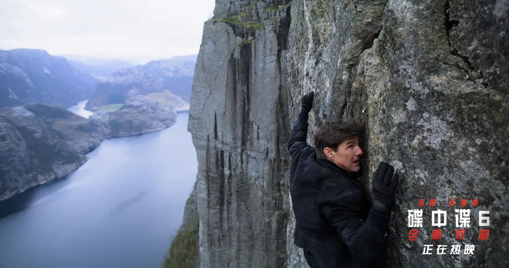 Tom cruise on the edge of the cliff