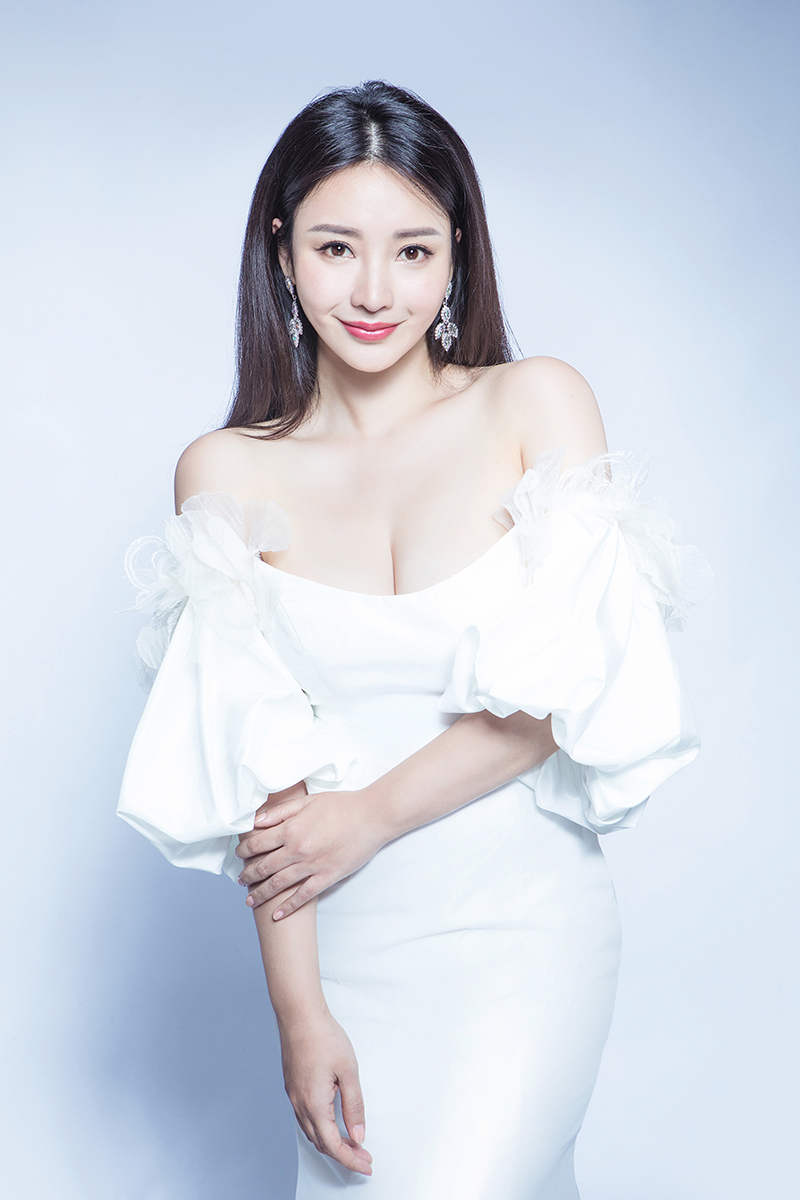 Liu yan (actress-born actress) pure white dress with breasts - Celebrity ph...